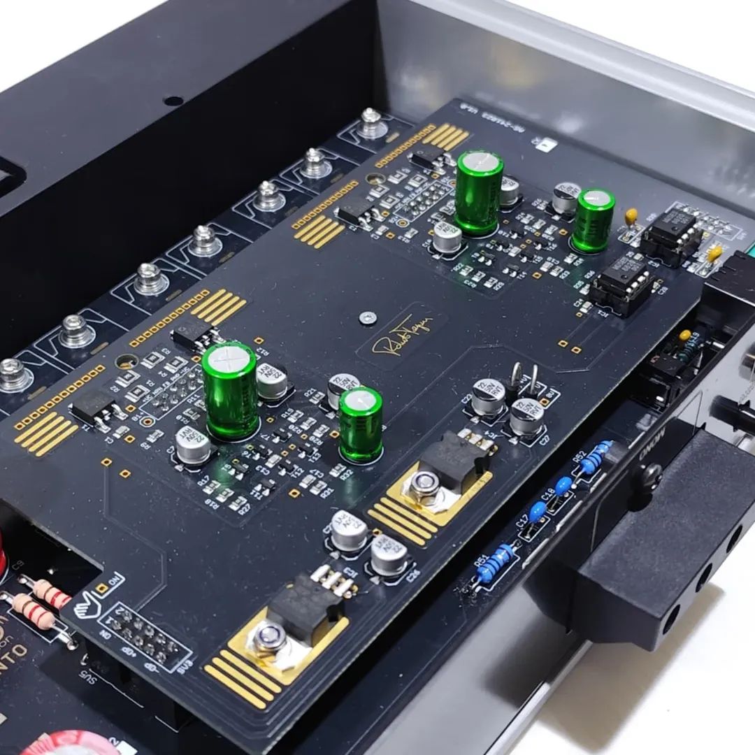 Audio Solution - DUECENTO by Roberto Tognon